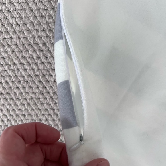 Pillow cover - Picture 3 of 3